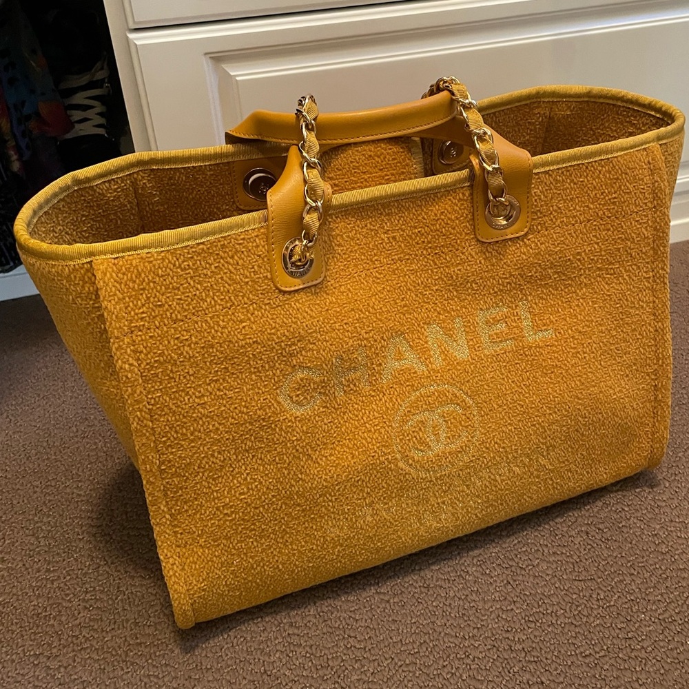 CHANEL ‼️SOLD‼️ LARGE LIMITED EDITION DEAUVILLE TOTE BAG, LARGE~METALLIC~TWEED - Picture 4 of 17